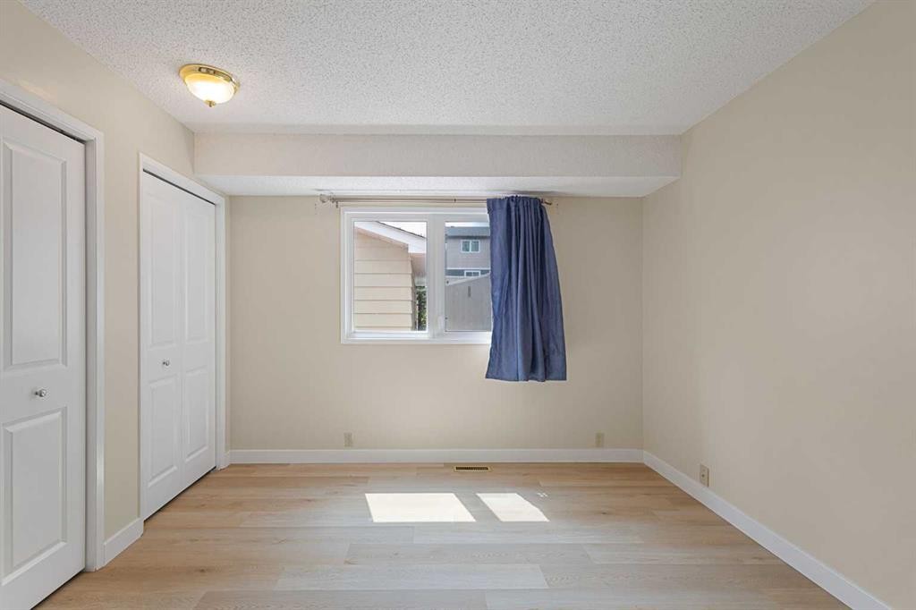 1111 Berkley Drive Nw, Calgary, AB - Indoor Photo Showing Other Room