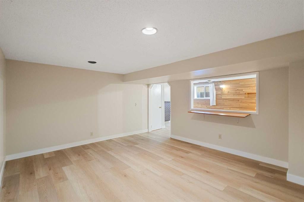 1111 Berkley Drive Nw, Calgary, AB - Indoor Photo Showing Other Room