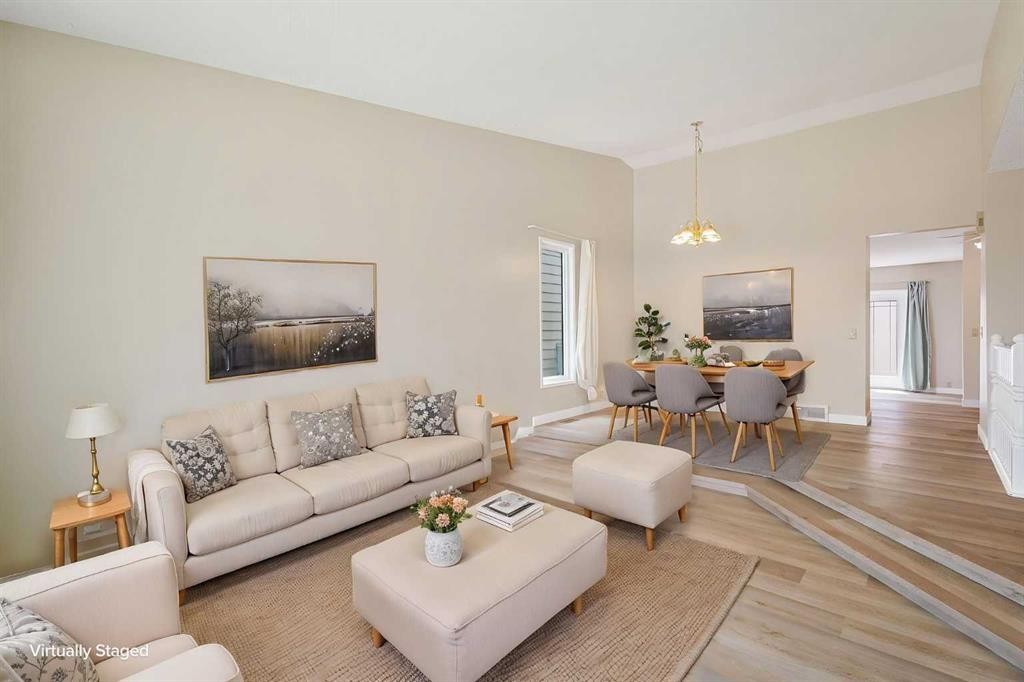 1111 Berkley Drive Nw, Calgary, AB - Indoor Photo Showing Living Room