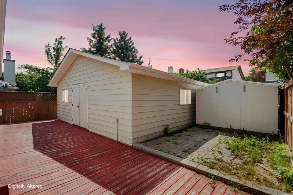 1111 Berkley Drive Nw, Calgary, AB - Outdoor With Exterior