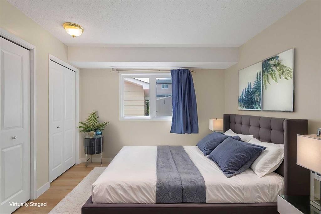 1111 Berkley Drive Nw, Calgary, AB - Indoor Photo Showing Bedroom