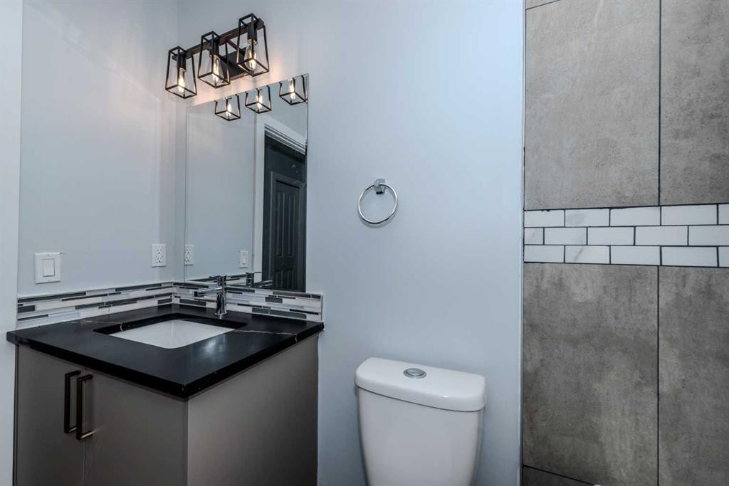 5655 Dalhousie Drive Nw, Calgary, AB - Indoor Photo Showing Bathroom