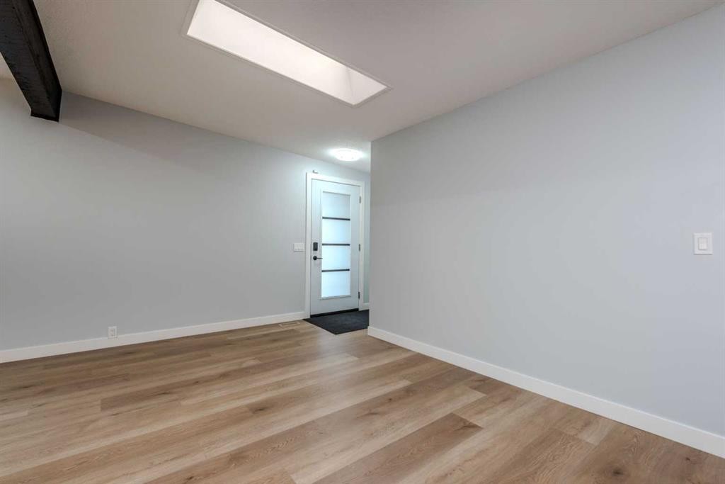 5655 Dalhousie Drive Nw, Calgary, AB - Indoor Photo Showing Other Room
