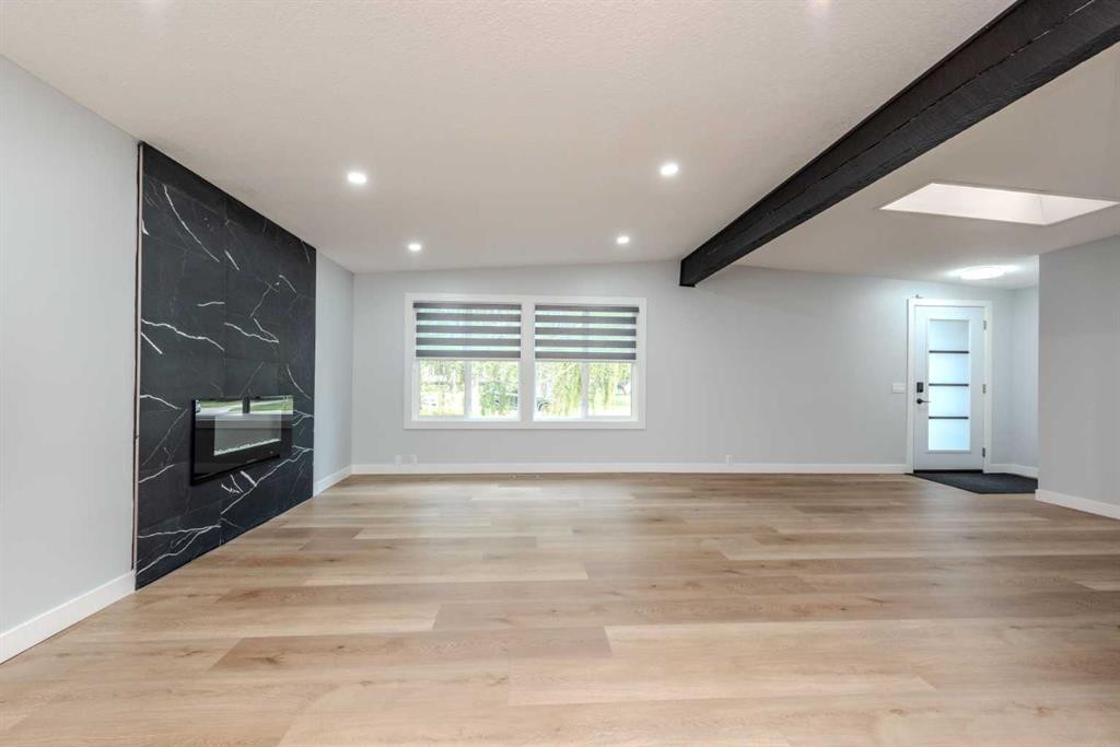 5655 Dalhousie Drive Nw, Calgary, AB - Indoor Photo Showing Other Room