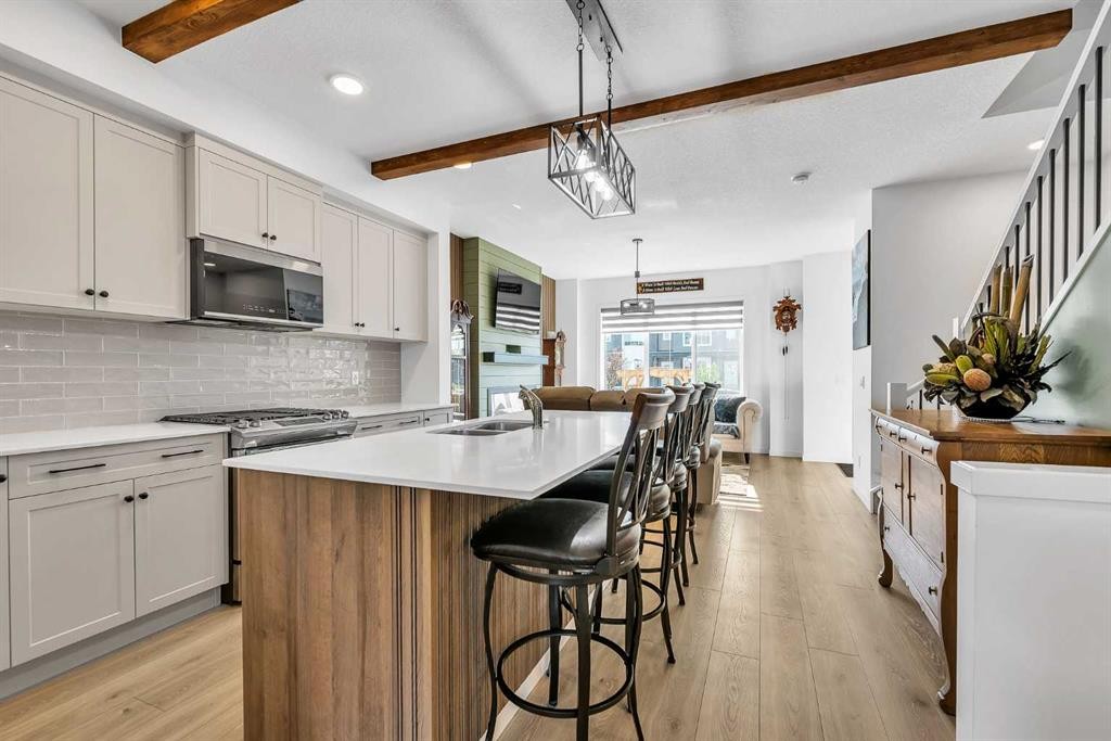 7 Emberside Park, Cochrane, AB - Indoor Photo Showing Kitchen With Upgraded Kitchen