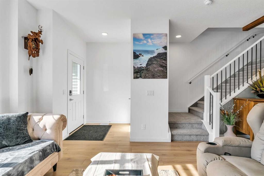 7 Emberside Park, Cochrane, AB - Indoor Photo Showing Living Room