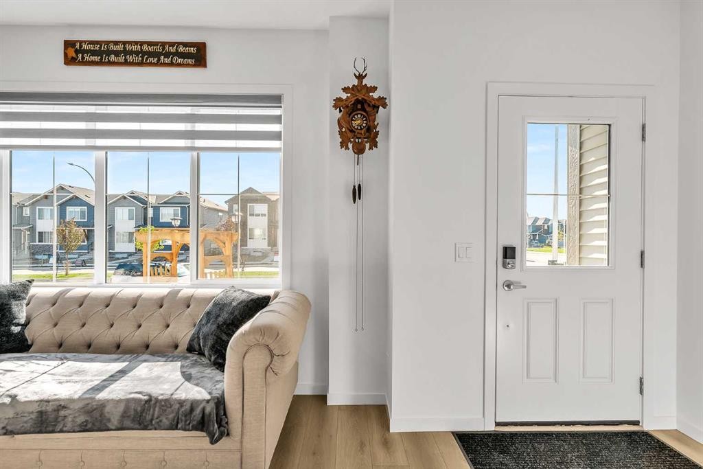 7 Emberside Park, Cochrane, AB - Indoor