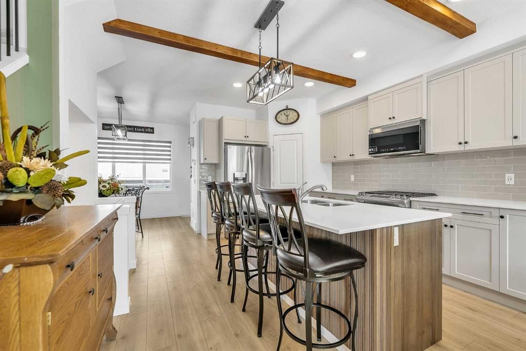 7 Emberside Park, Cochrane, AB - Indoor Photo Showing Kitchen With Upgraded Kitchen