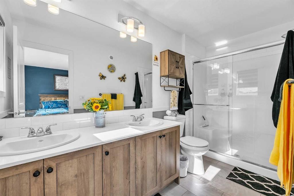 7 Emberside Park, Cochrane, AB - Indoor Photo Showing Bathroom