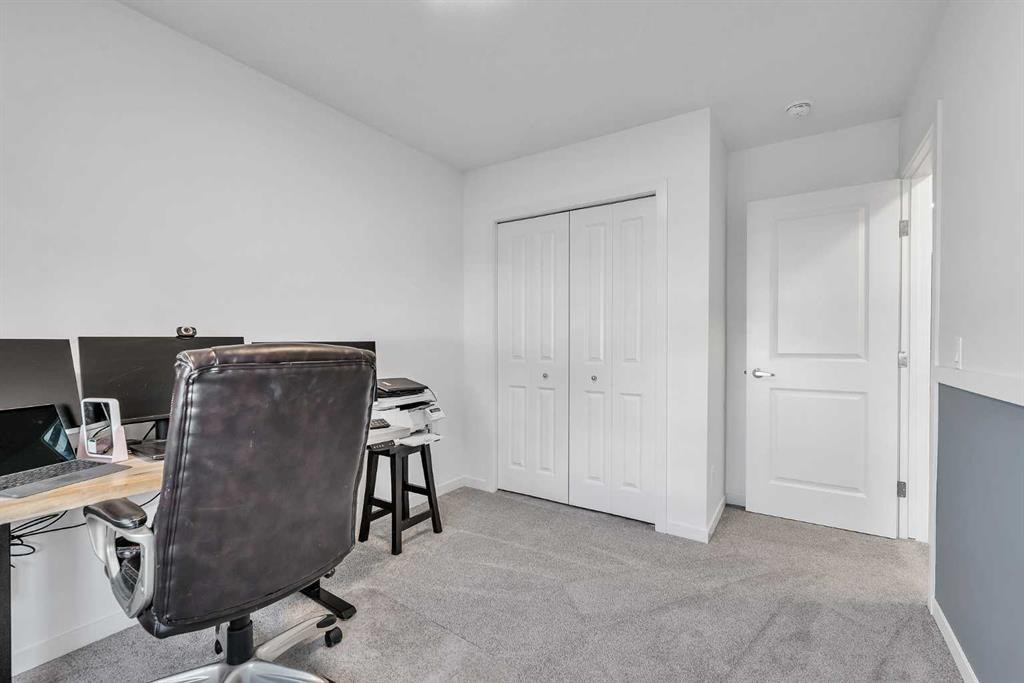 7 Emberside Park, Cochrane, AB - Indoor Photo Showing Office