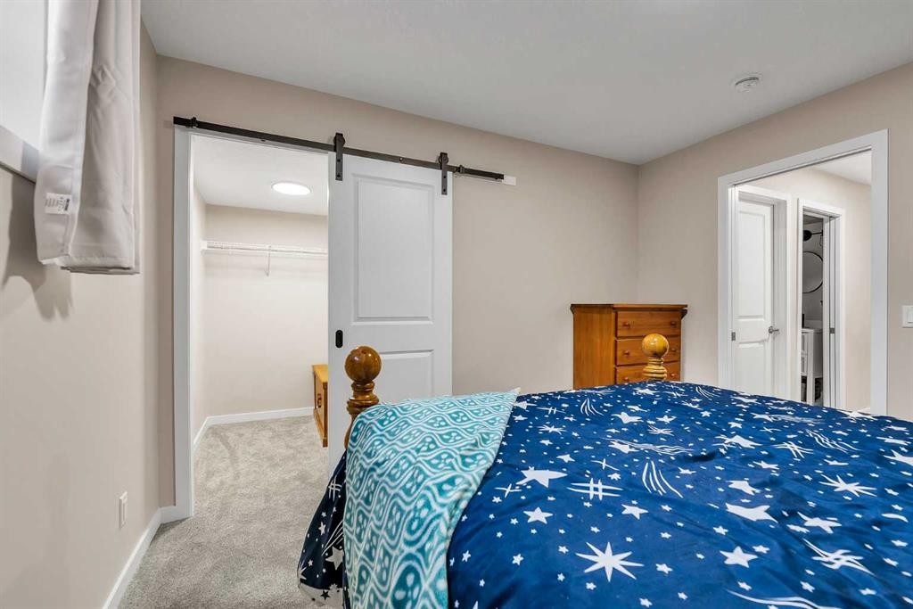 7 Emberside Park, Cochrane, AB - Indoor Photo Showing Bedroom