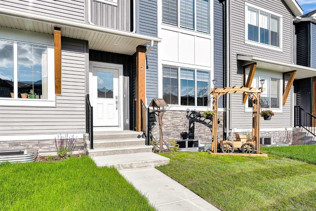 7 Emberside Park, Cochrane, AB - Outdoor With Facade