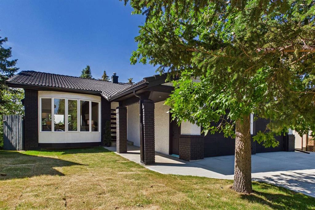16 Edcath Mews Nw, Calgary, AB - Outdoor