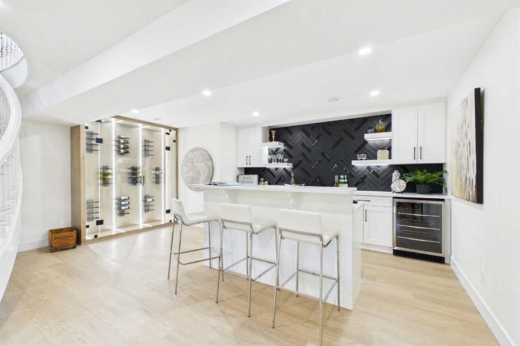 16 Edcath Mews Nw, Calgary, AB - Indoor Photo Showing Kitchen With Upgraded Kitchen