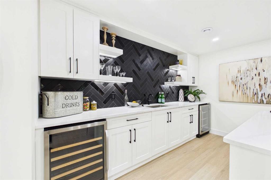 16 Edcath Mews Nw, Calgary, AB - Indoor Photo Showing Kitchen