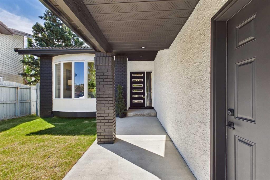 16 Edcath Mews Nw, Calgary, AB - Outdoor With Exterior