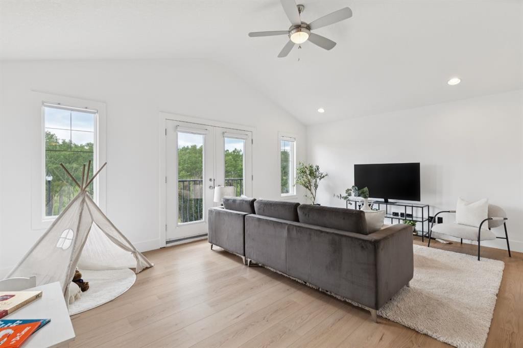 40 Val Gardena Court Sw, Calgary, AB - Indoor
