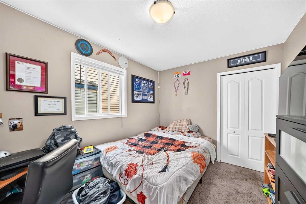 111 Arbour Stone Crescent Nw, Calgary, AB - Indoor Photo Showing Bedroom