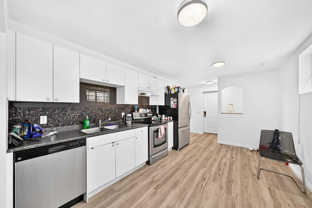 111 Arbour Stone Crescent Nw, Calgary, AB - Indoor Photo Showing Kitchen