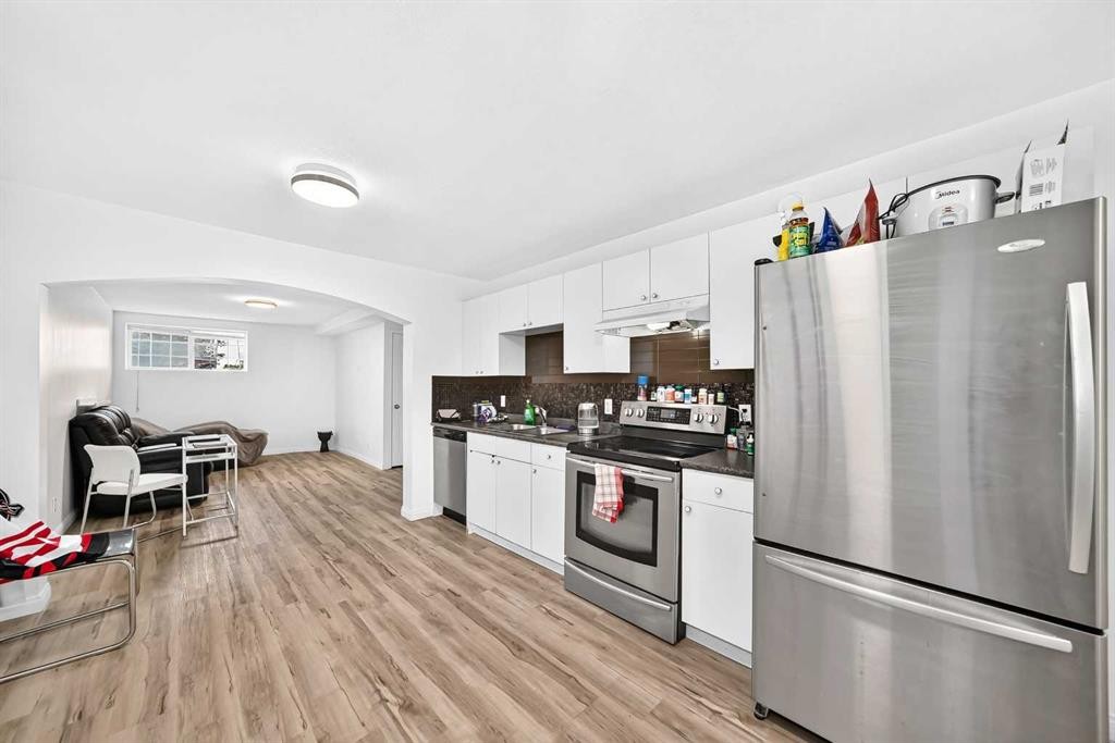 111 Arbour Stone Crescent Nw, Calgary, AB - Indoor Photo Showing Kitchen