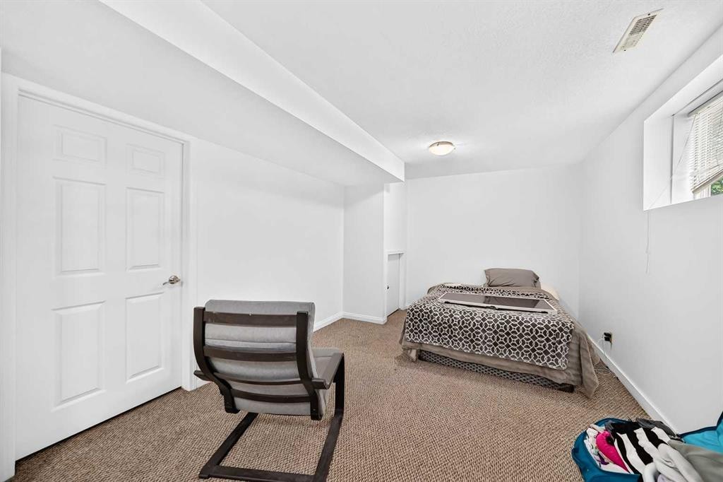 111 Arbour Stone Crescent Nw, Calgary, AB - Indoor Photo Showing Bedroom