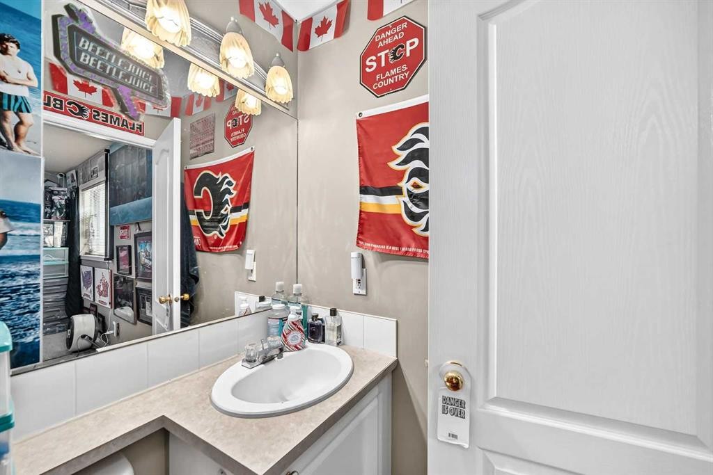 111 Arbour Stone Crescent Nw, Calgary, AB - Indoor Photo Showing Bathroom
