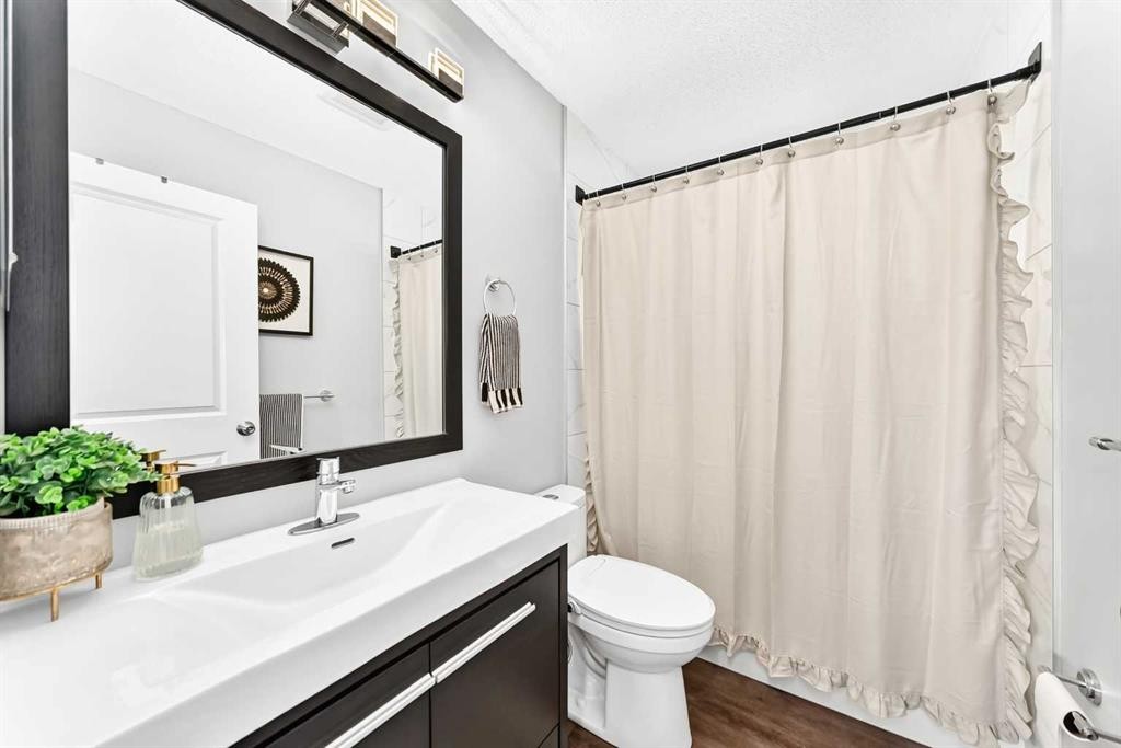 4 Marbrooke Circle Ne, Calgary, AB - Indoor Photo Showing Bathroom