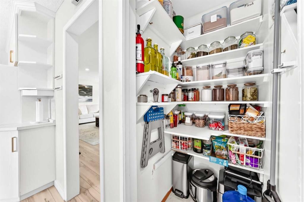 4 Marbrooke Circle Ne, Calgary, AB - Indoor