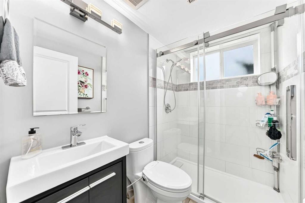 4 Marbrooke Circle Ne, Calgary, AB - Indoor Photo Showing Bathroom