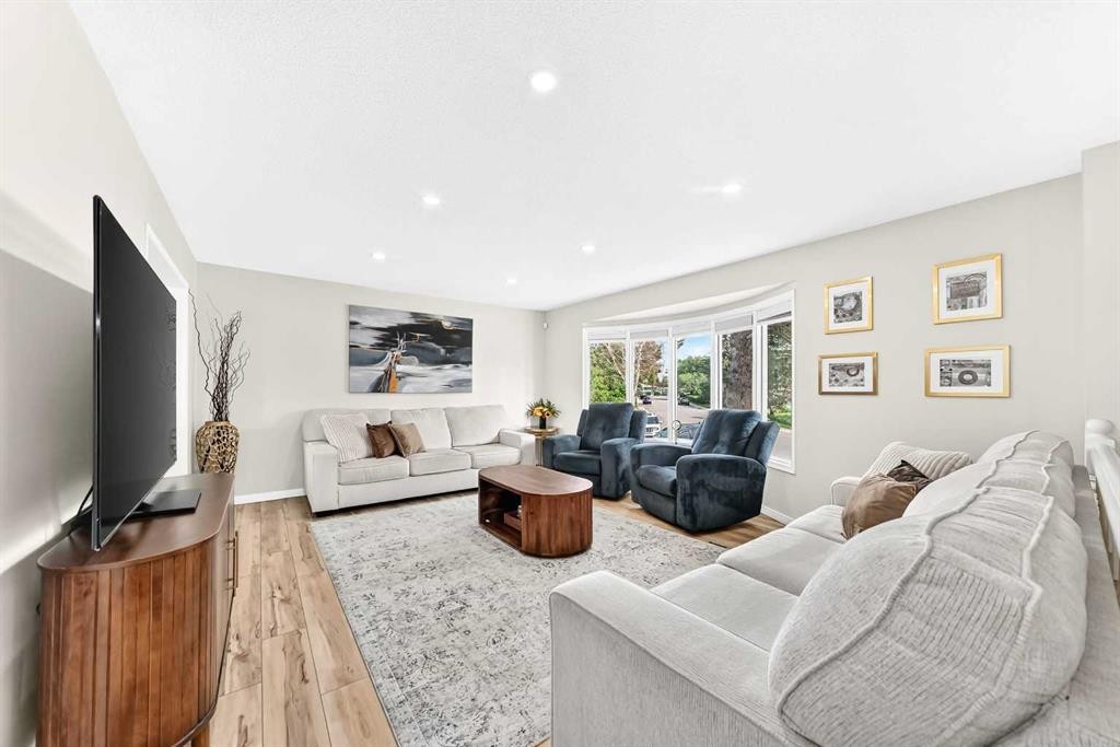 4 Marbrooke Circle Ne, Calgary, AB - Indoor Photo Showing Living Room