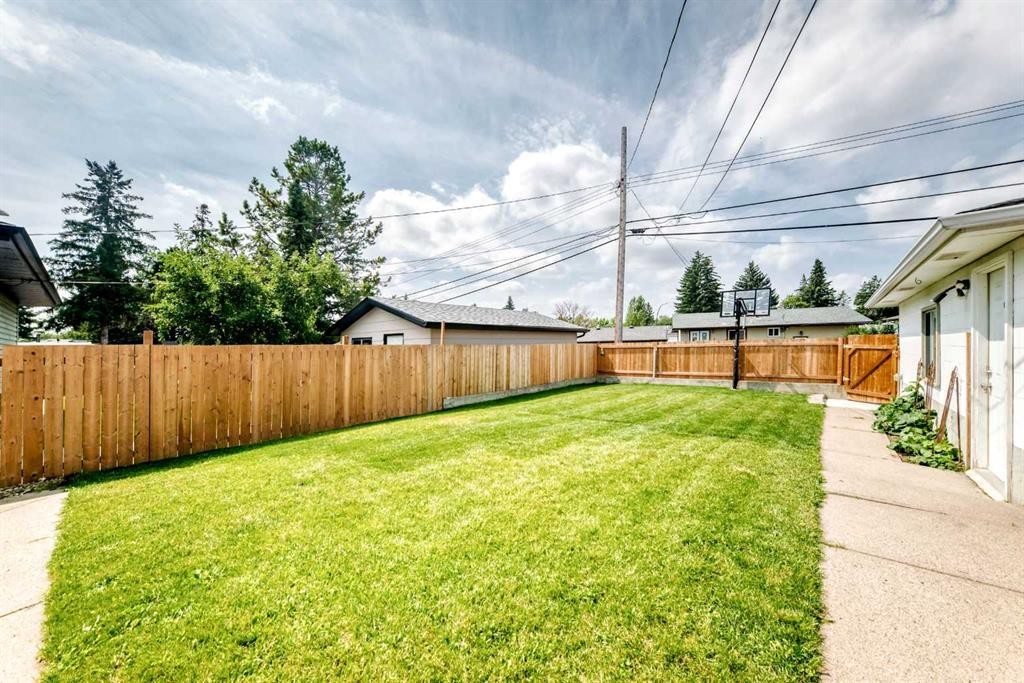 4 Marbrooke Circle Ne, Calgary, AB - Outdoor