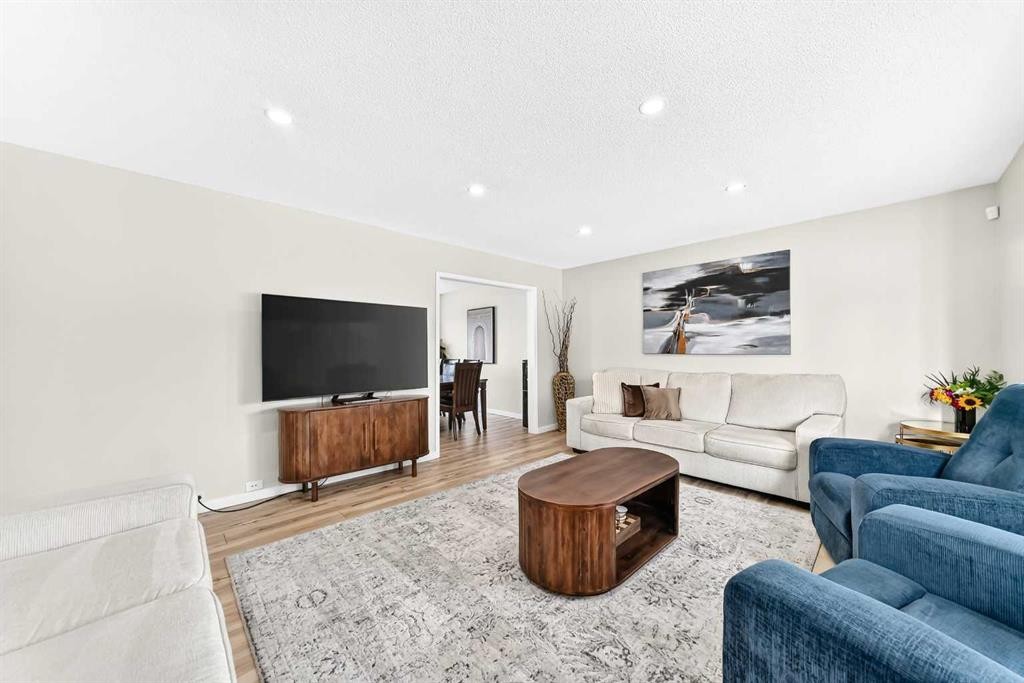4 Marbrooke Circle Ne, Calgary, AB - Indoor Photo Showing Living Room