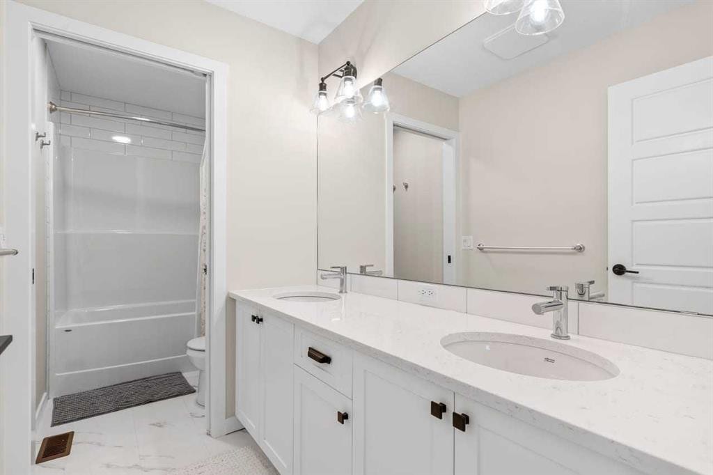 45 Savoy Landing Se, Calgary, AB - Indoor Photo Showing Bathroom