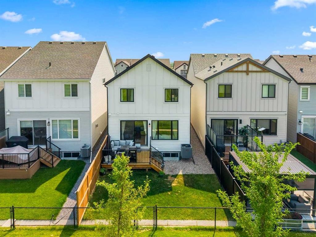 45 Savoy Landing Se, Calgary, AB - Outdoor