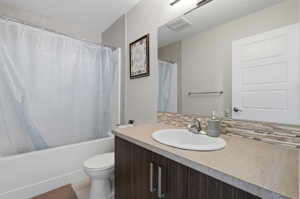 190 Saddlelake Way Ne, Calgary, AB - Indoor Photo Showing Bathroom