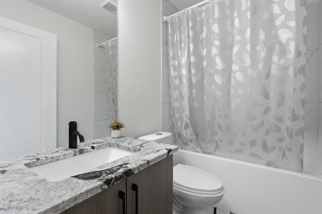 190 Saddlelake Way Ne, Calgary, AB - Indoor Photo Showing Bathroom