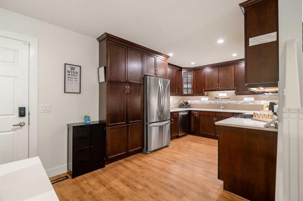 173 Windstone Link Sw, Airdrie, AB - Indoor Photo Showing Kitchen With Double Sink