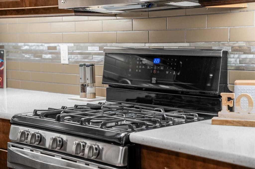 173 Windstone Link Sw, Airdrie, AB - Indoor Photo Showing Kitchen