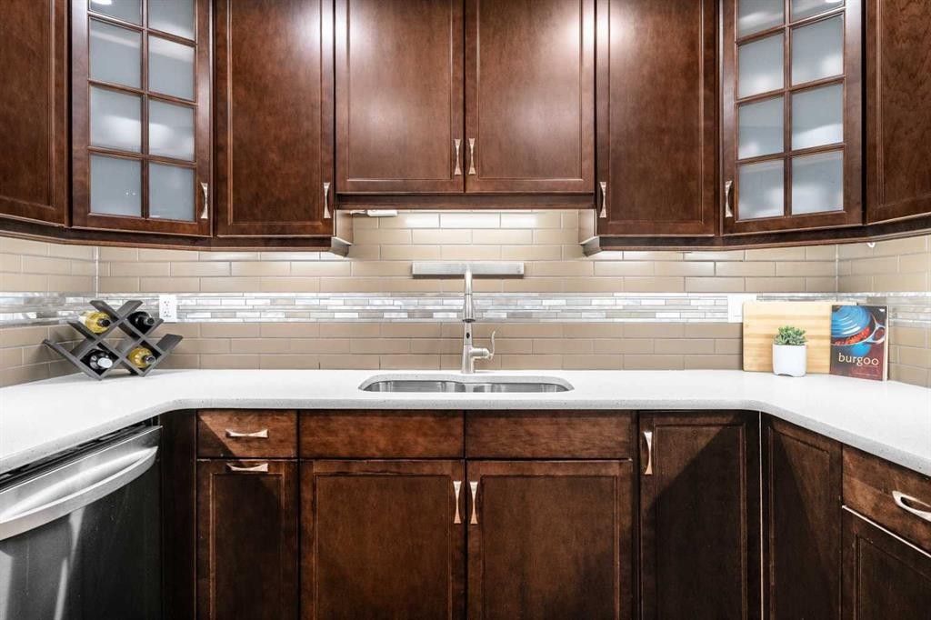 173 Windstone Link Sw, Airdrie, AB - Indoor Photo Showing Kitchen With Double Sink