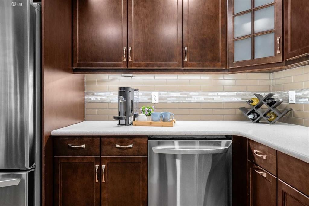 173 Windstone Link Sw, Airdrie, AB - Indoor Photo Showing Kitchen