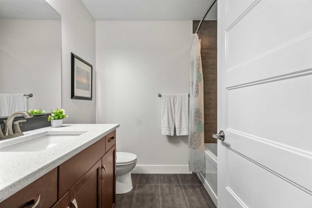 173 Windstone Link Sw, Airdrie, AB - Indoor Photo Showing Bathroom