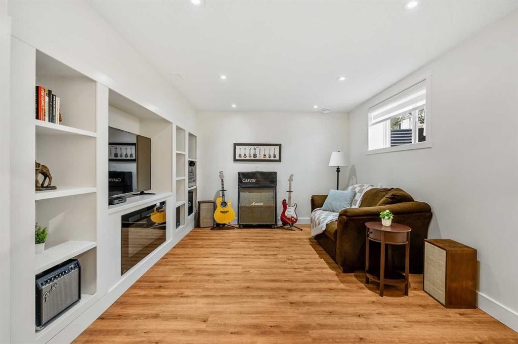173 Windstone Link Sw, Airdrie, AB - Indoor Photo Showing Other Room