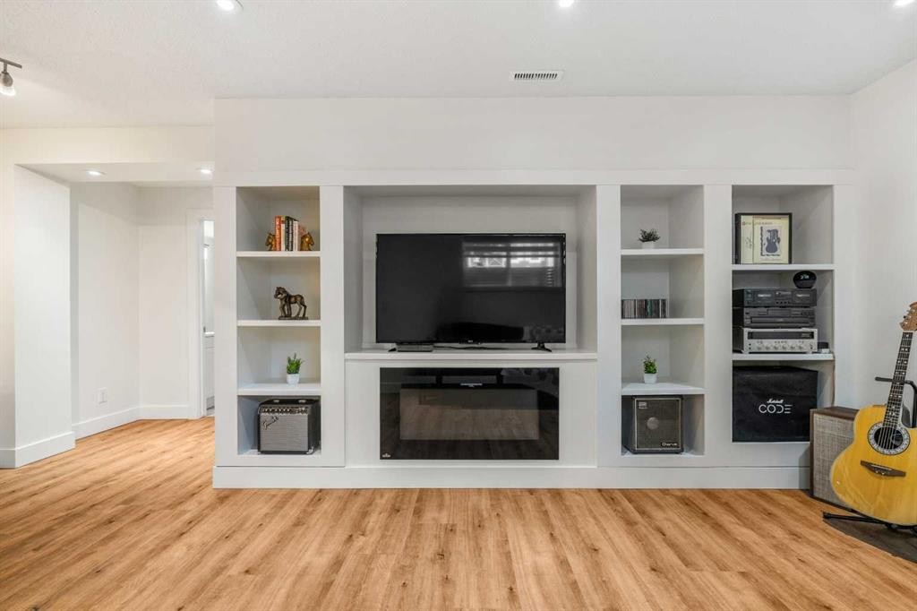 173 Windstone Link Sw, Airdrie, AB - Indoor Photo Showing Living Room