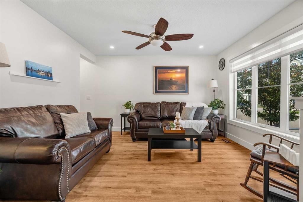 173 Windstone Link Sw, Airdrie, AB - Indoor Photo Showing Living Room