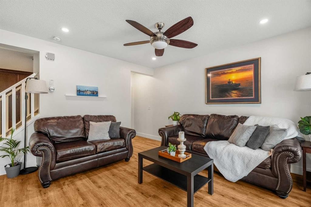 173 Windstone Link Sw, Airdrie, AB - Indoor Photo Showing Living Room