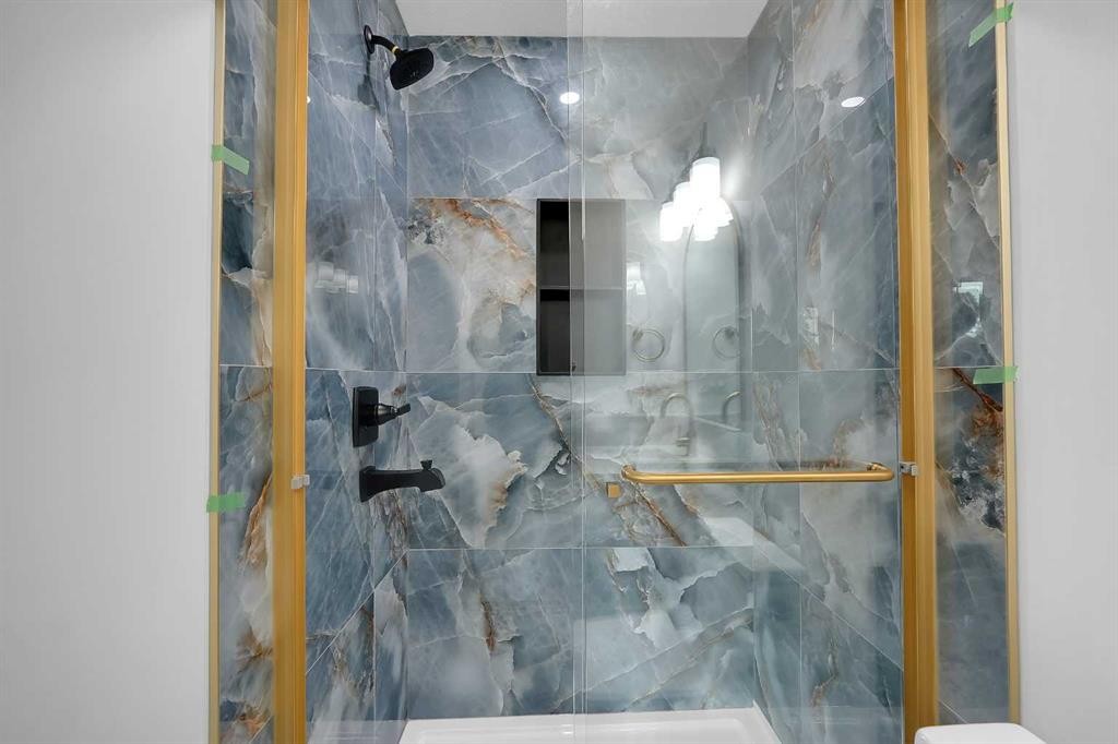 16 Abalone Crescent Ne, Calgary, AB - Indoor Photo Showing Bathroom