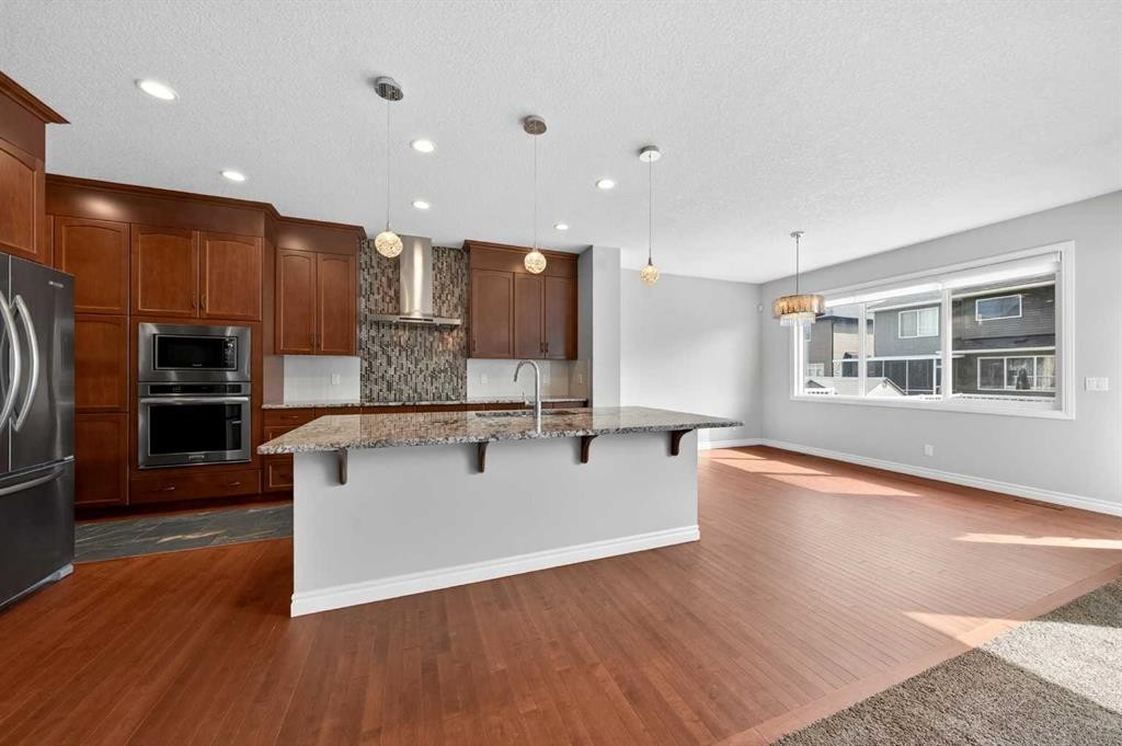 38 Evansfield Terrace Nw, Calgary, AB - Indoor Photo Showing Kitchen With Stainless Steel Kitchen With Upgraded Kitchen