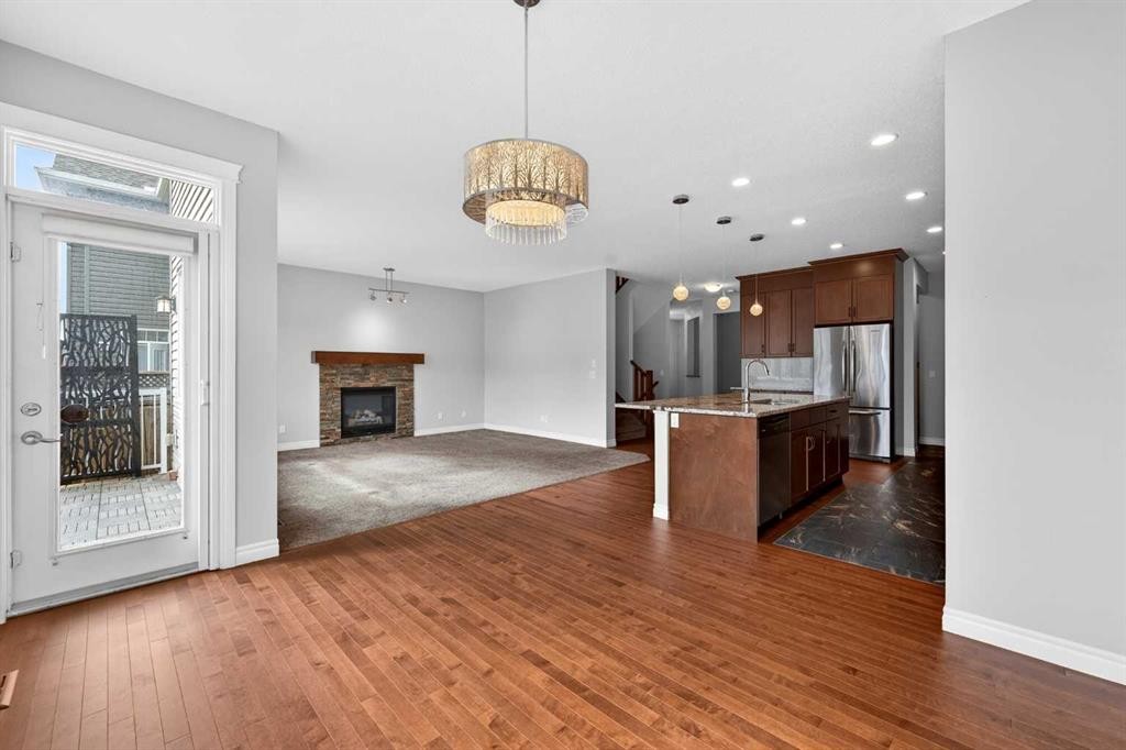 38 Evansfield Terrace Nw, Calgary, AB - Indoor With Fireplace