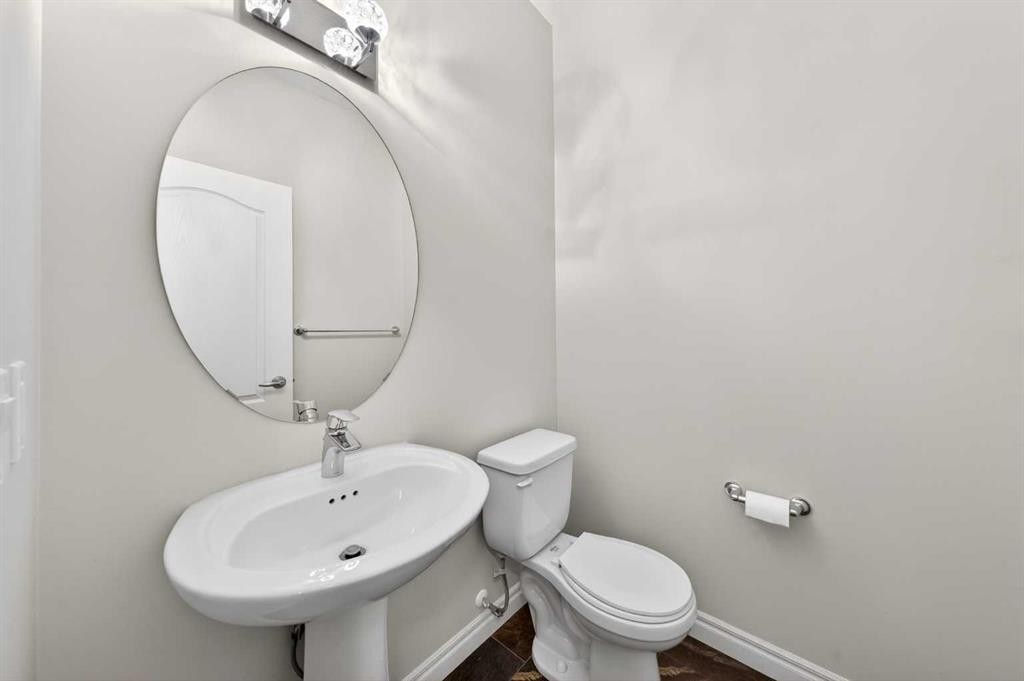 38 Evansfield Terrace Nw, Calgary, AB - Indoor Photo Showing Bathroom