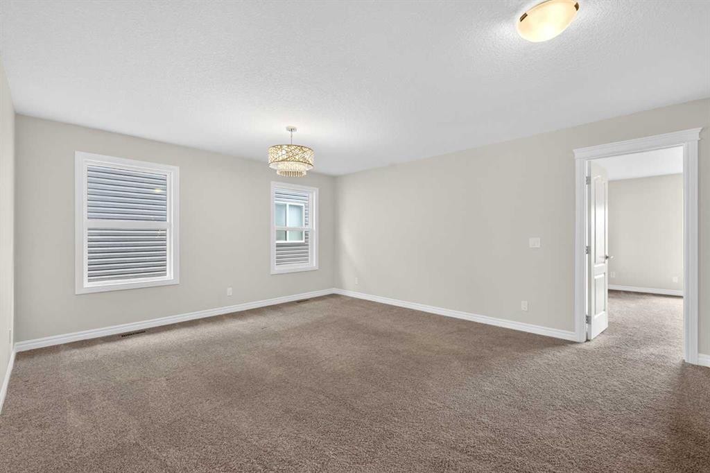 38 Evansfield Terrace Nw, Calgary, AB - Indoor Photo Showing Other Room